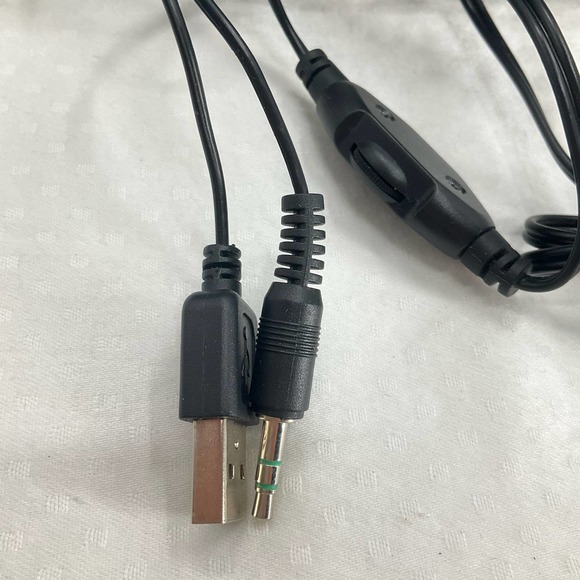 Amazon Basics USB Plug-n-Play Computer Speakers for PC or Laptop - Picture 5 of 7